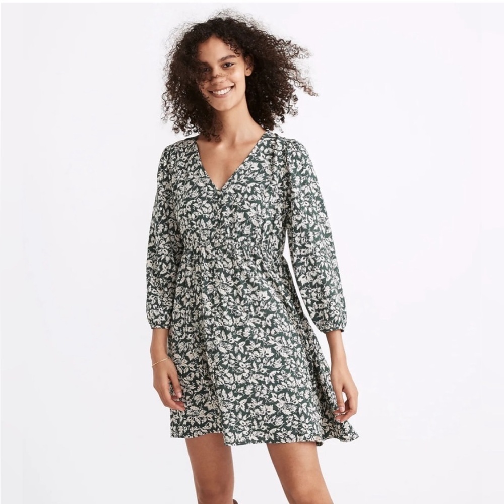 Madewell | V-Neck Button-Front Mini‎ Dress in Forest Leaves Medium Long Sleeve